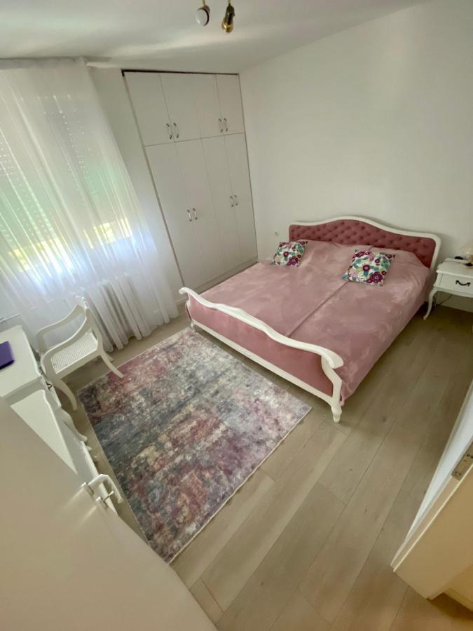 Crystal Rose - Center Apartment スコピエ エクステリア 写真